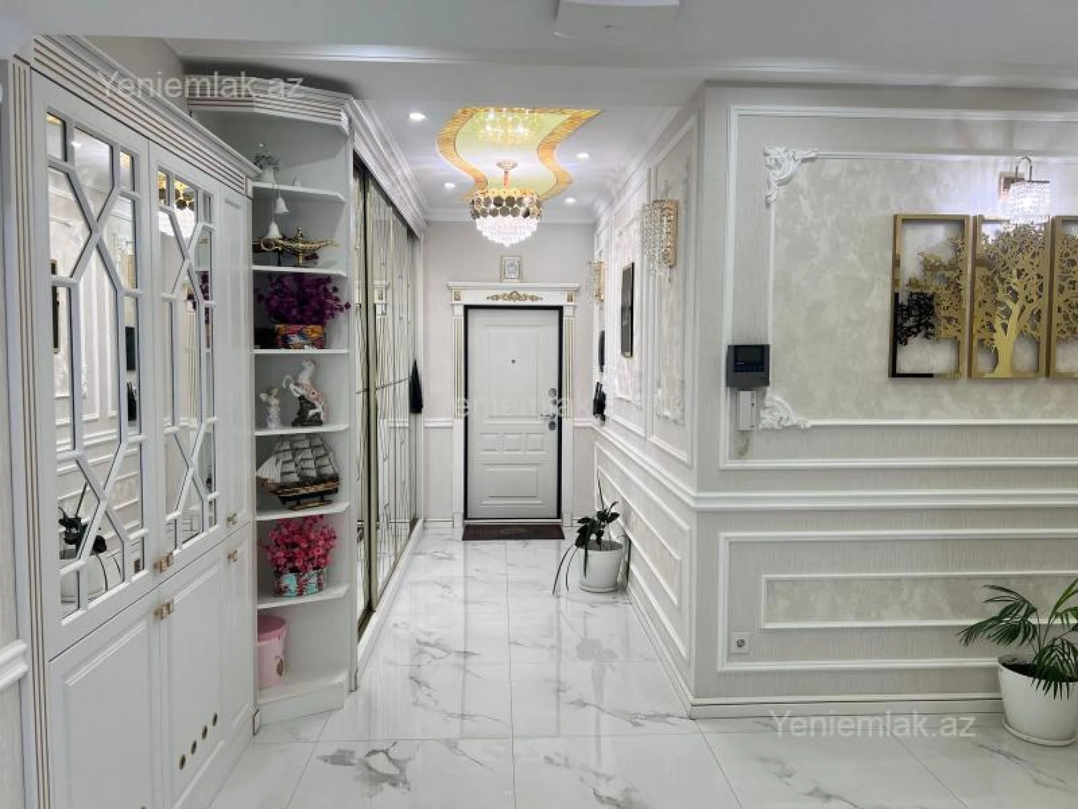 Satılır 4 otaqlı yeni tikili 200 m²