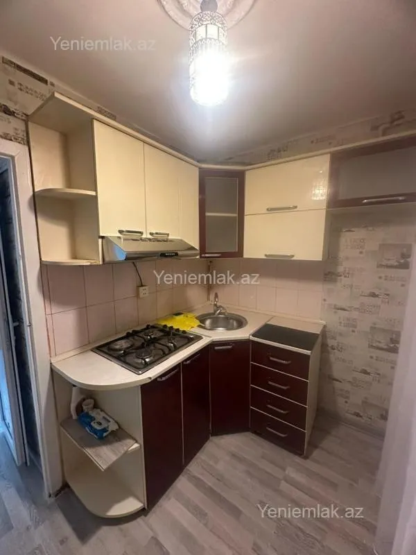Satılır 1 otaqlı köhnə tikili 38 m²