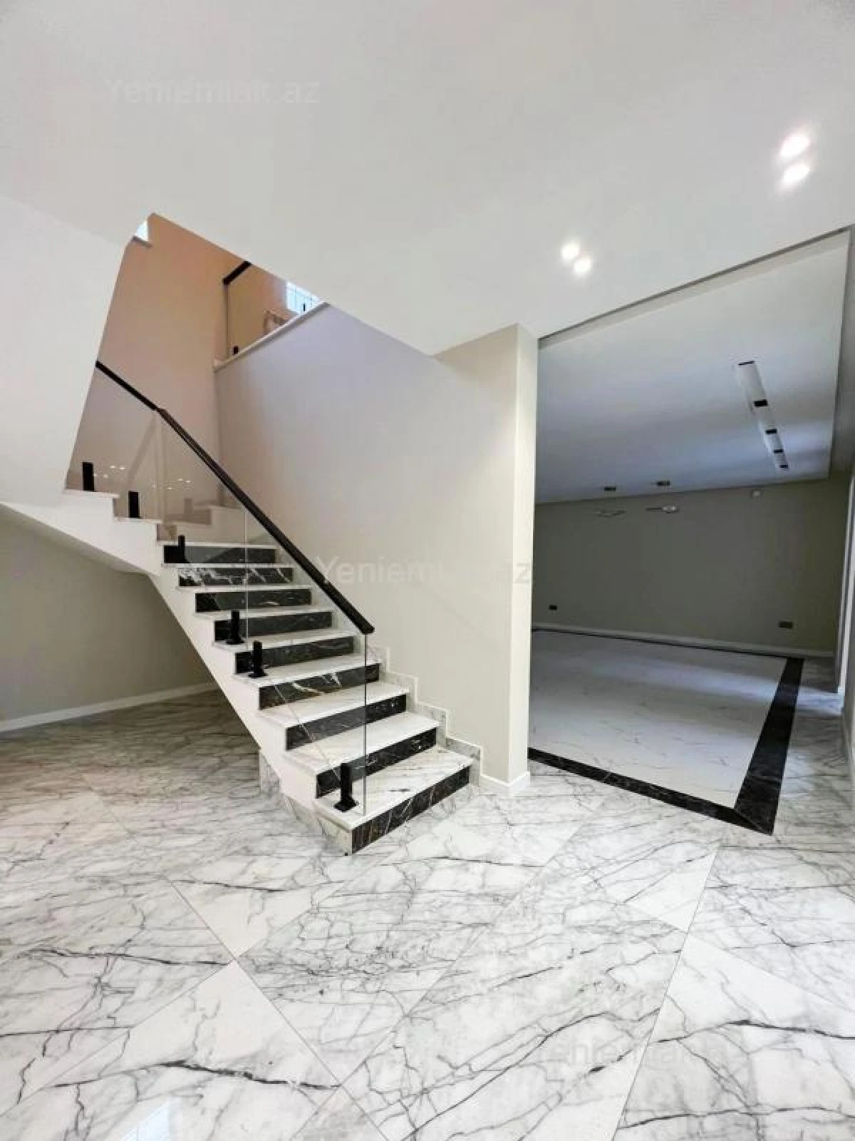 Satılır 6 otaqlı həyət evi 270 m²