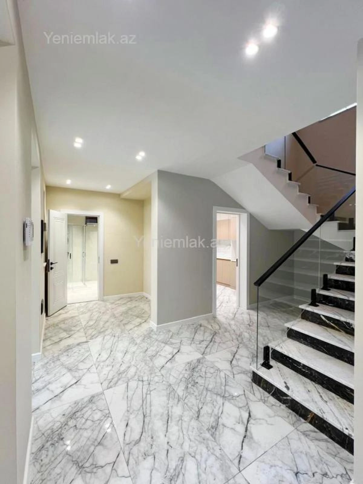 Satılır 6 otaqlı həyət evi 270 m²