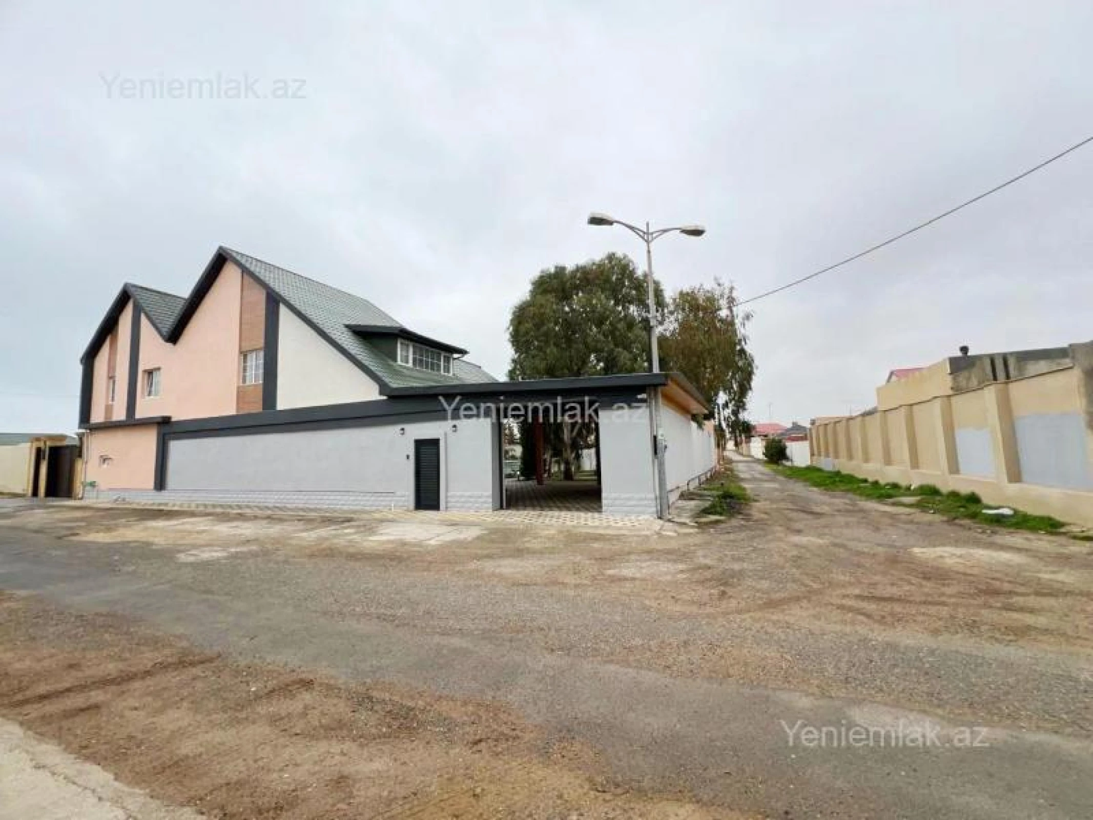 Satılır 6 otaqlı həyət evi 270 m²