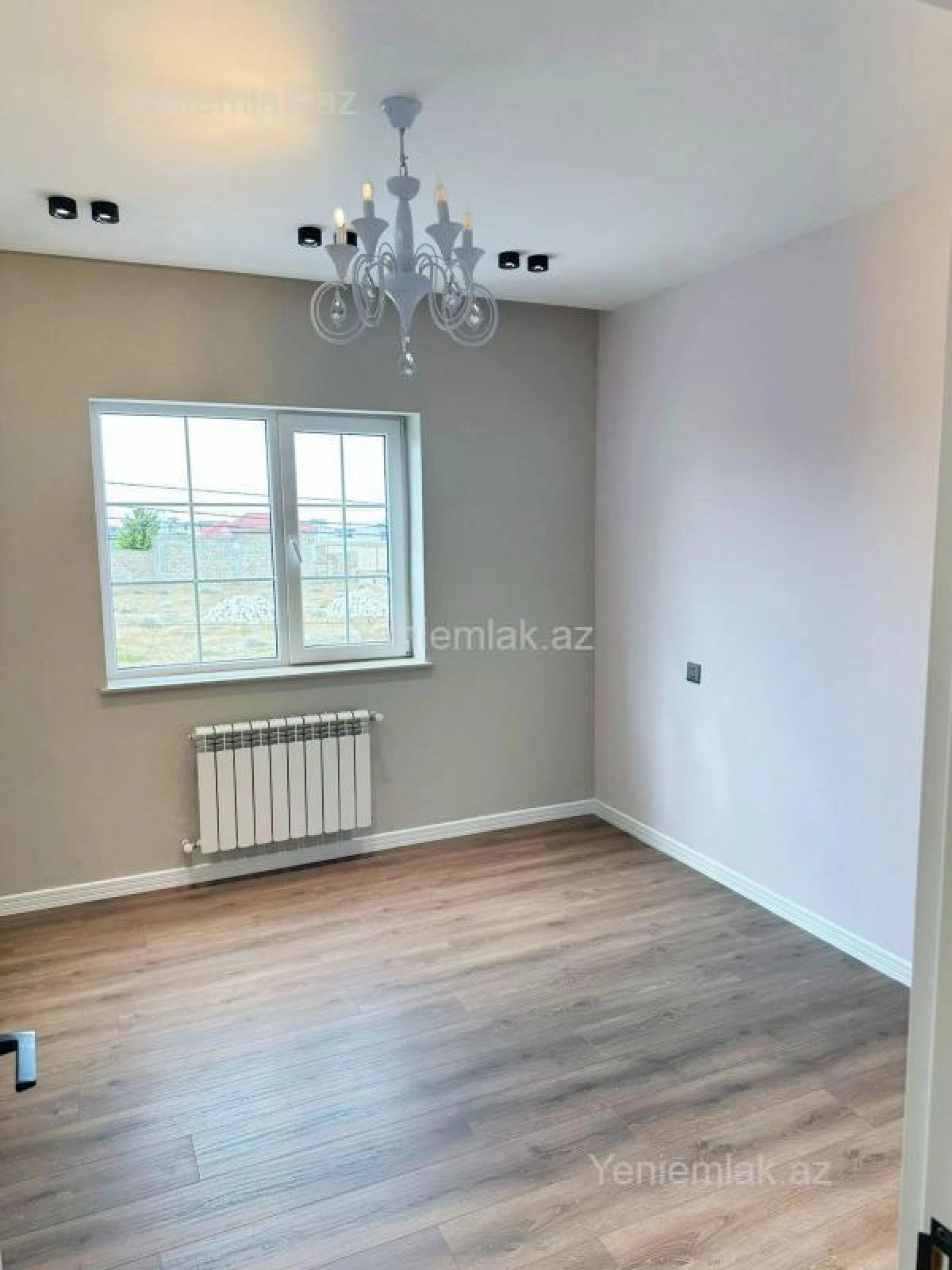 Satılır 6 otaqlı həyət evi 270 m²