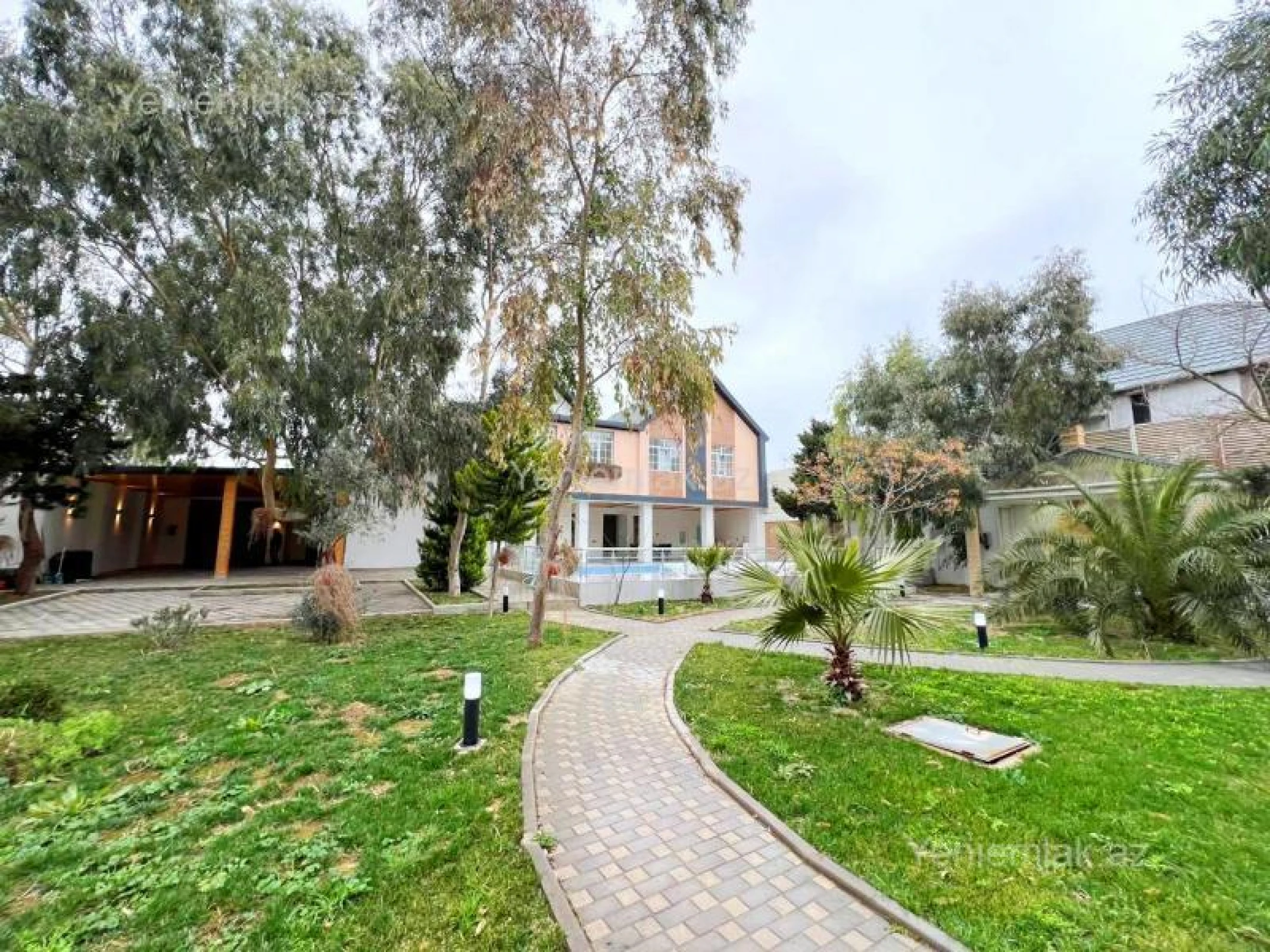 Satılır 6 otaqlı həyət evi 270 m²