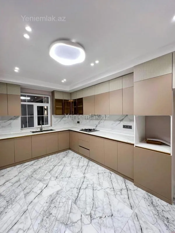 Satılır 6 otaqlı həyət evi 270 m²