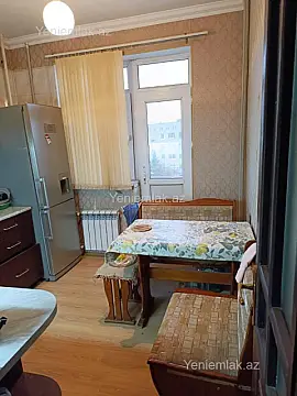 Satılır 4 otaqlı köhnə tikili 100 m²