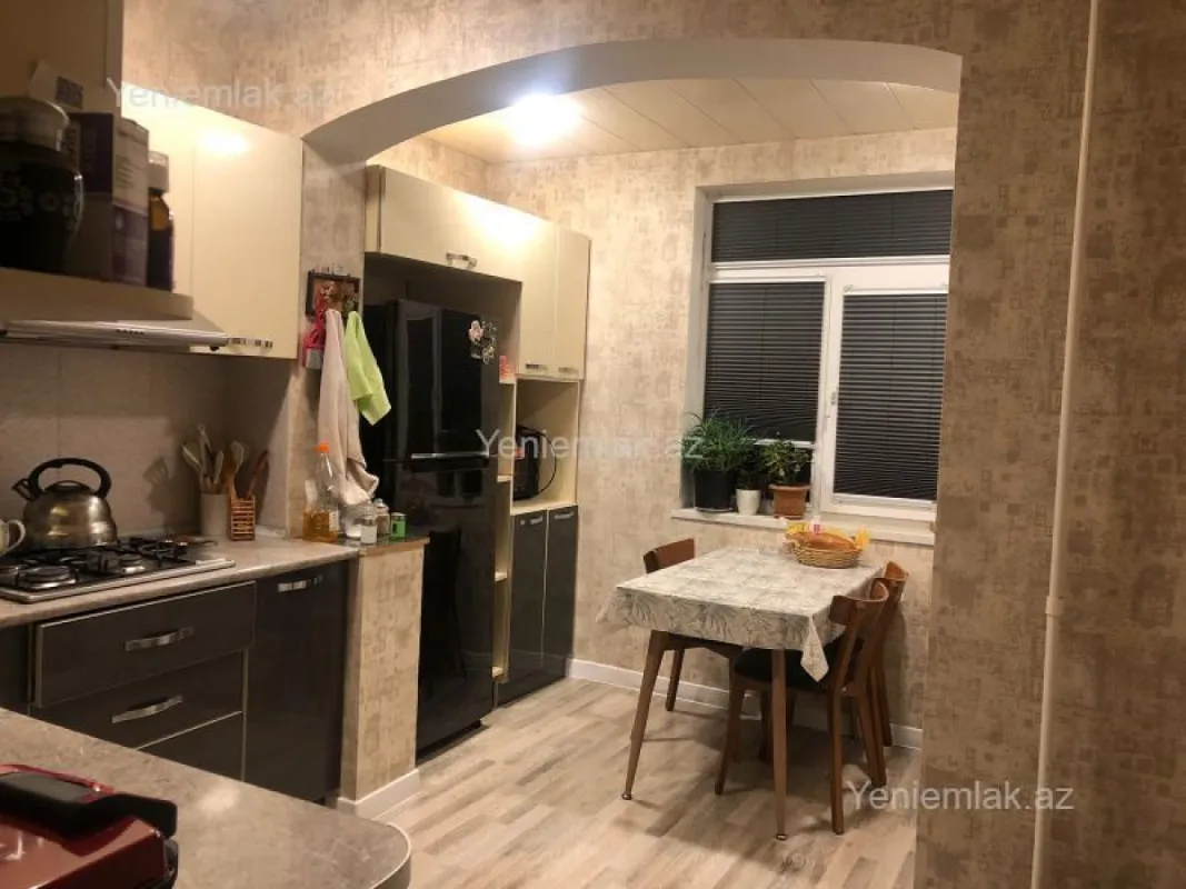 Satılır 3 otaqlı köhnə tikili 85 m²