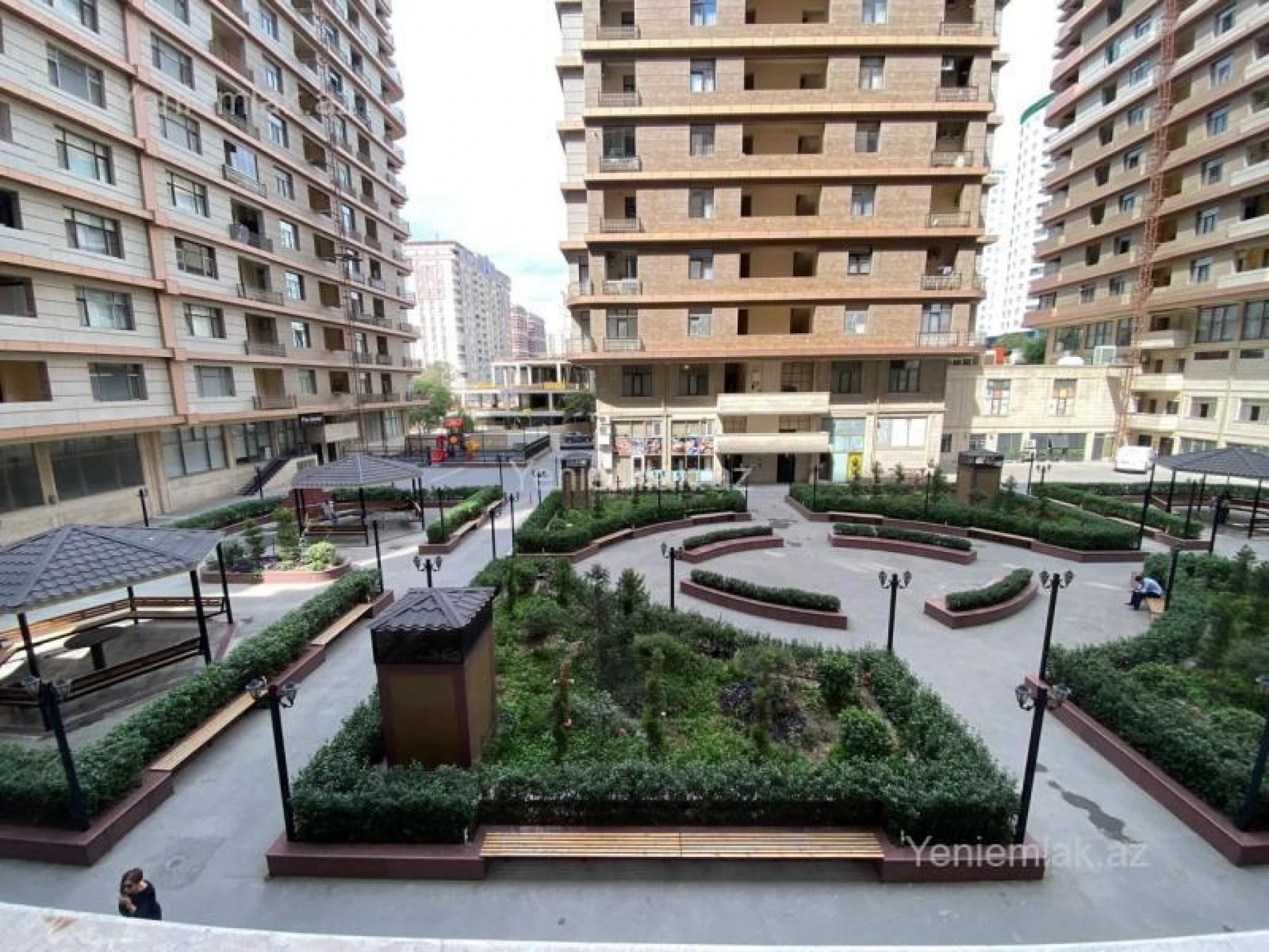 Satılır 4 otaqlı yeni tikili 200 m²