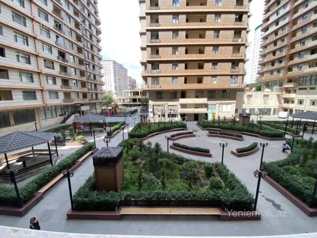 Satılır 4 otaqlı yeni tikili 200 m²