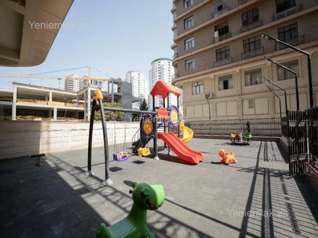 Satılır 4 otaqlı yeni tikili 200 m²