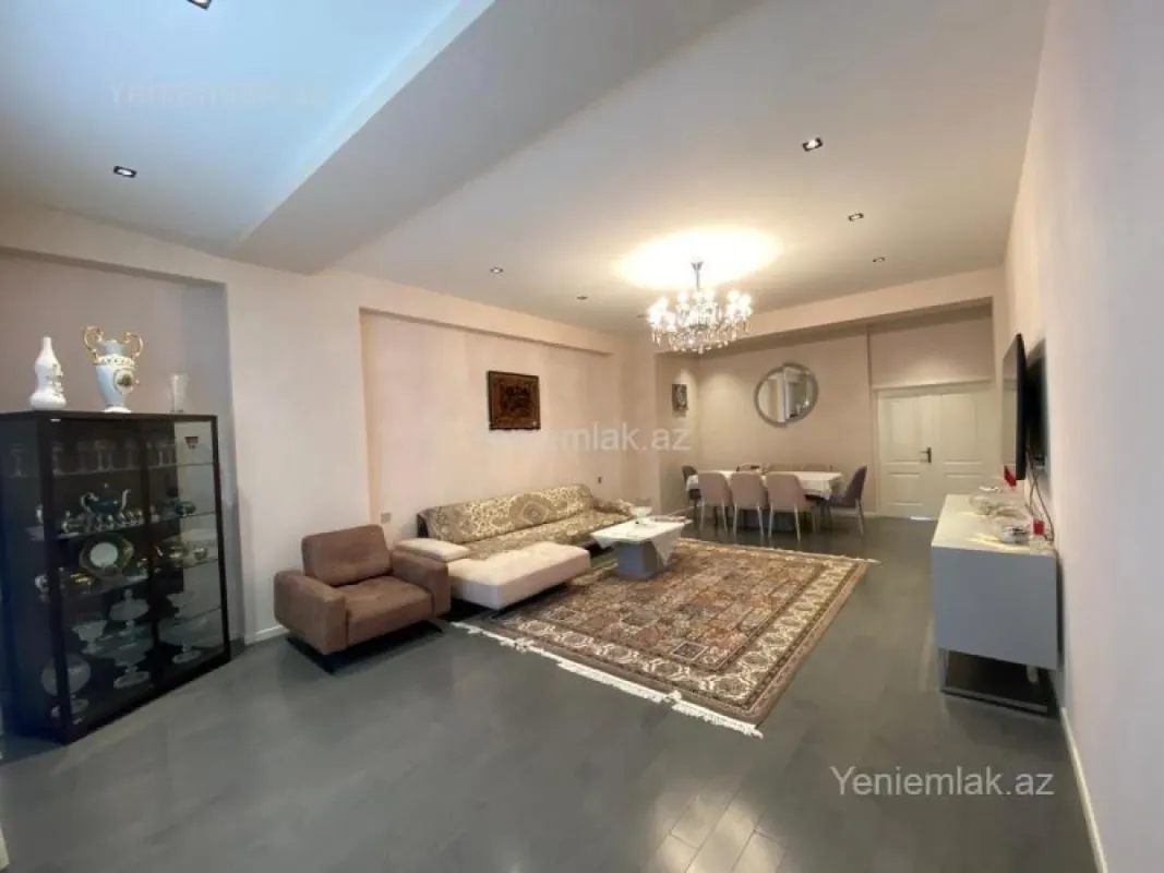 Satılır 4 otaqlı yeni tikili 200 m²