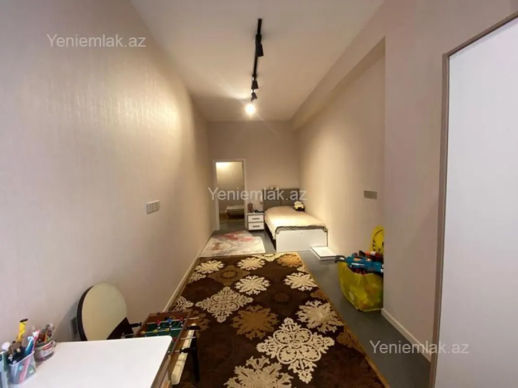 Satılır 4 otaqlı yeni tikili 200 m²