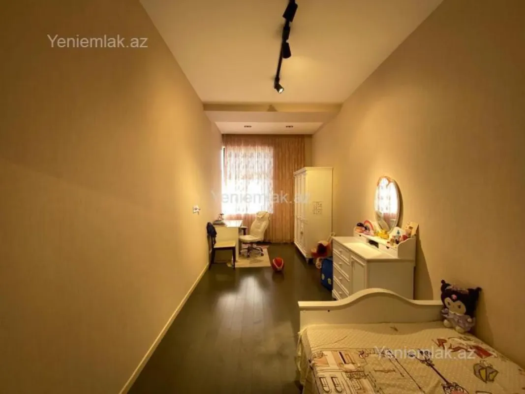 Satılır 4 otaqlı yeni tikili 200 m²