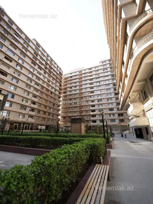 Satılır 4 otaqlı yeni tikili 200 m²