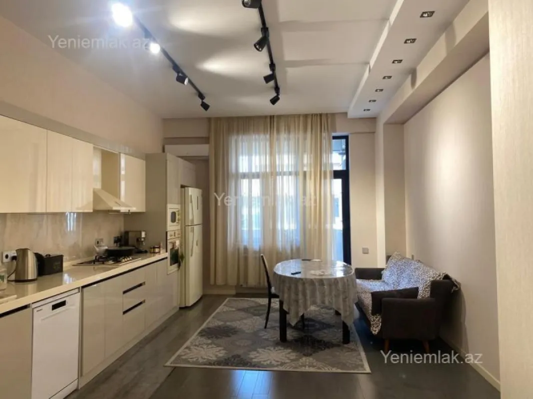 Satılır 4 otaqlı yeni tikili 200 m²