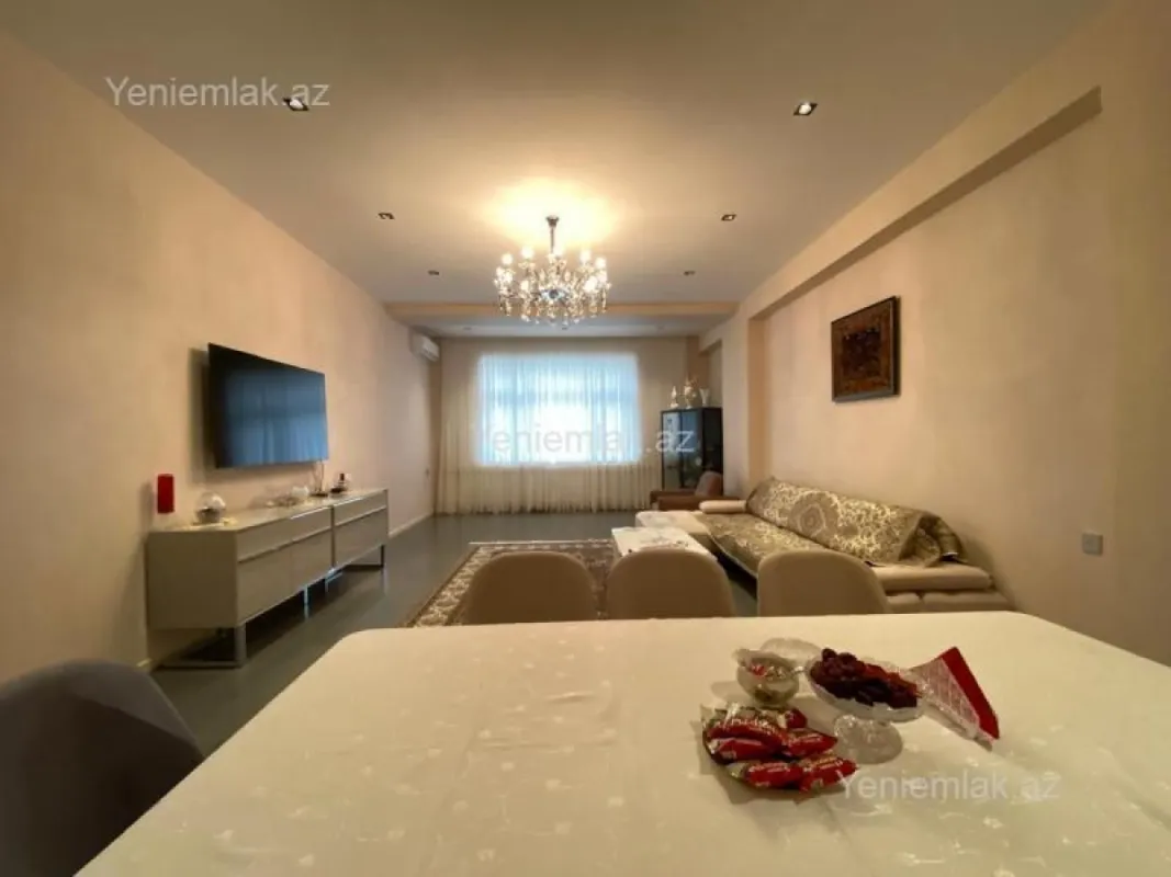 Satılır 4 otaqlı yeni tikili 200 m²