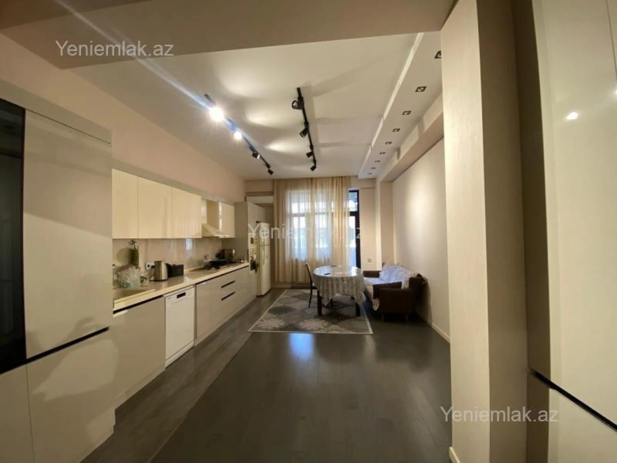 Satılır 4 otaqlı yeni tikili 200 m²