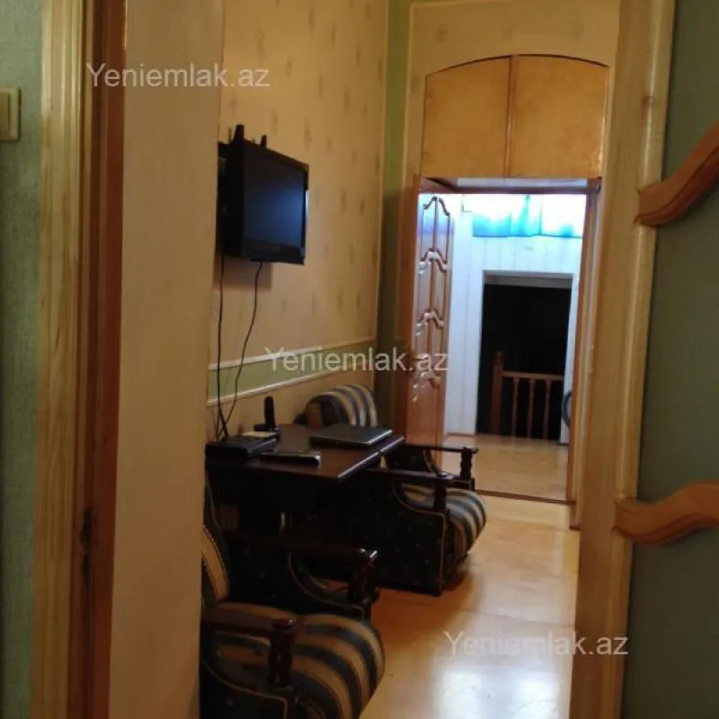 Satılır 2 otaqlı köhnə tikili 50 m²