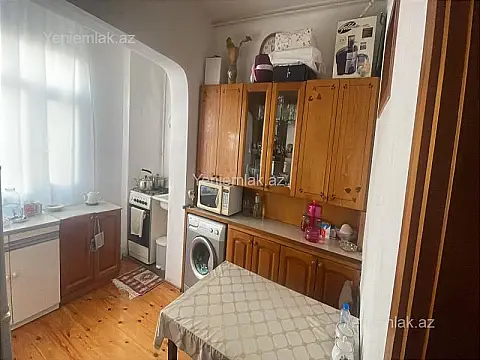Satılır 3 otaqlı köhnə tikili 75 m²