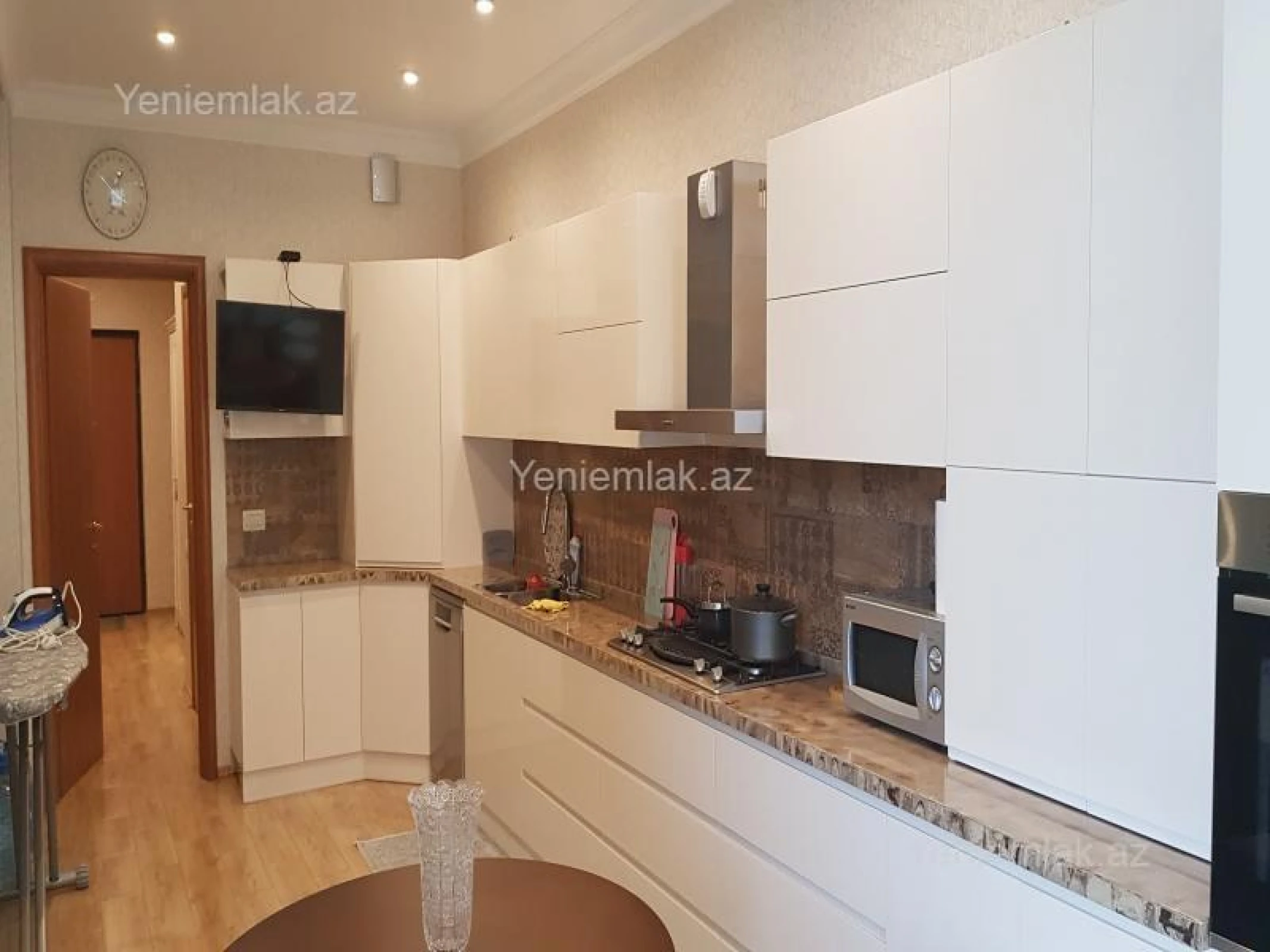 Satılır 3 otaqlı yeni tikili 187 m²
