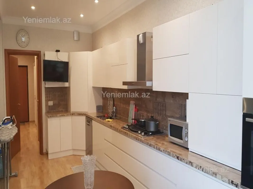 Satılır 3 otaqlı yeni tikili 187 m²