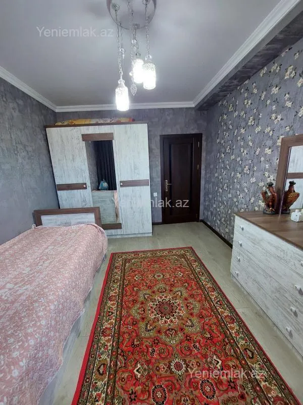 Satılır 4 otaqlı köhnə tikili 120 m²