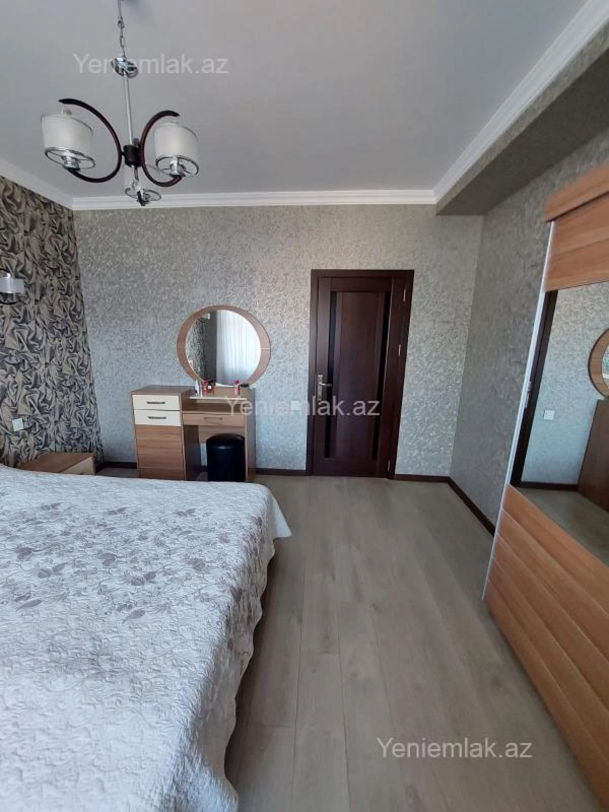 Satılır 4 otaqlı köhnə tikili 120 m²
