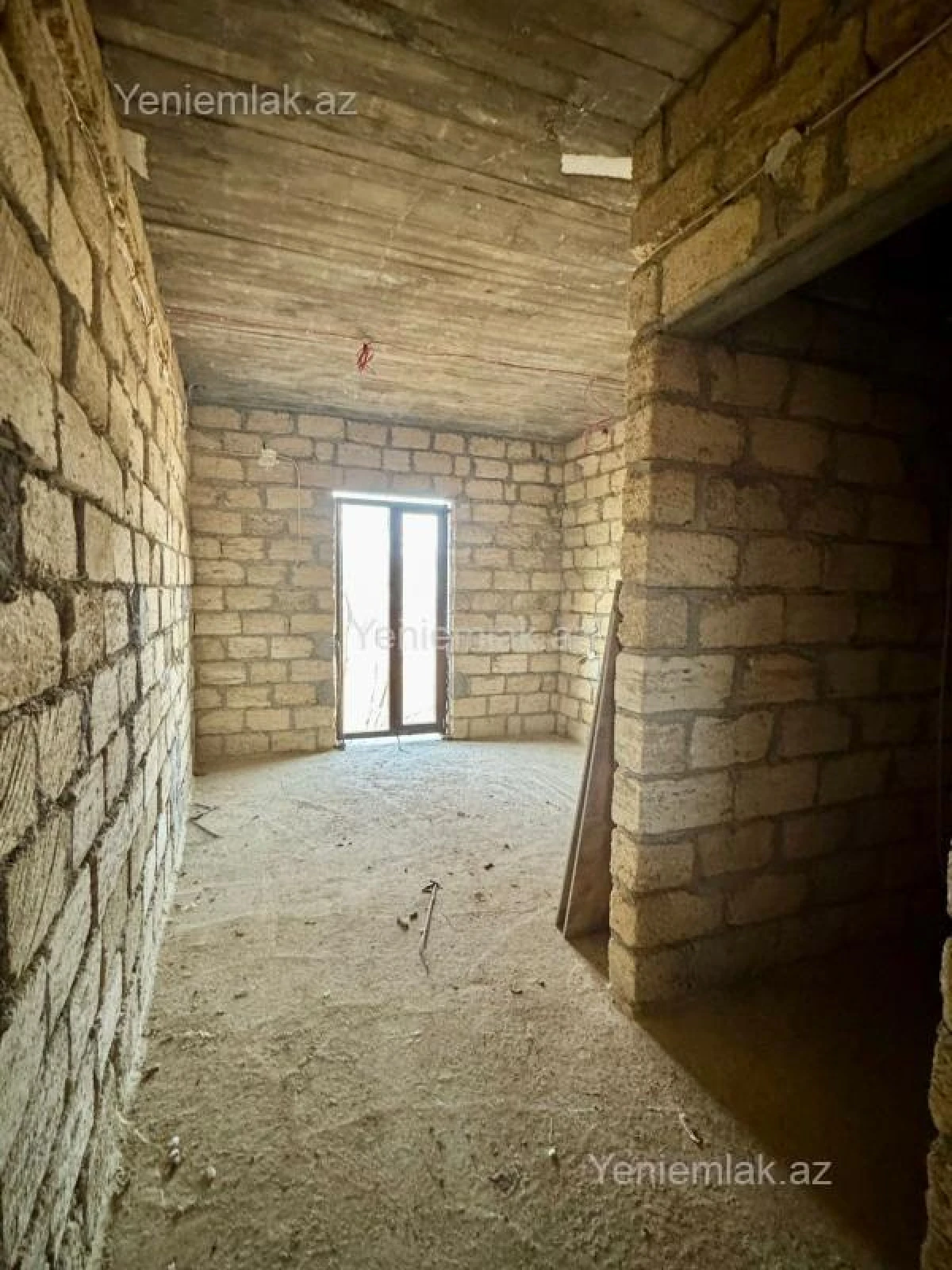 Satılır 16 otaqlı obyekt 7000 m²