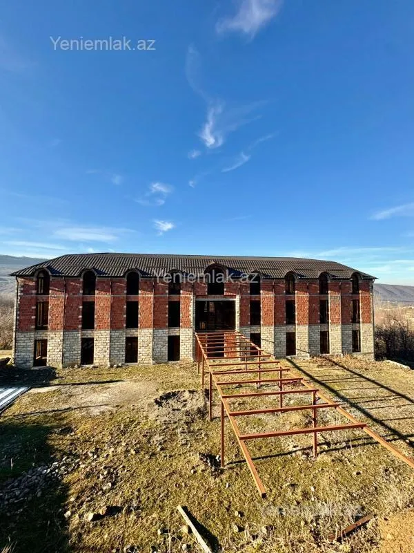 Satılır 16 otaqlı obyekt 7000 m²