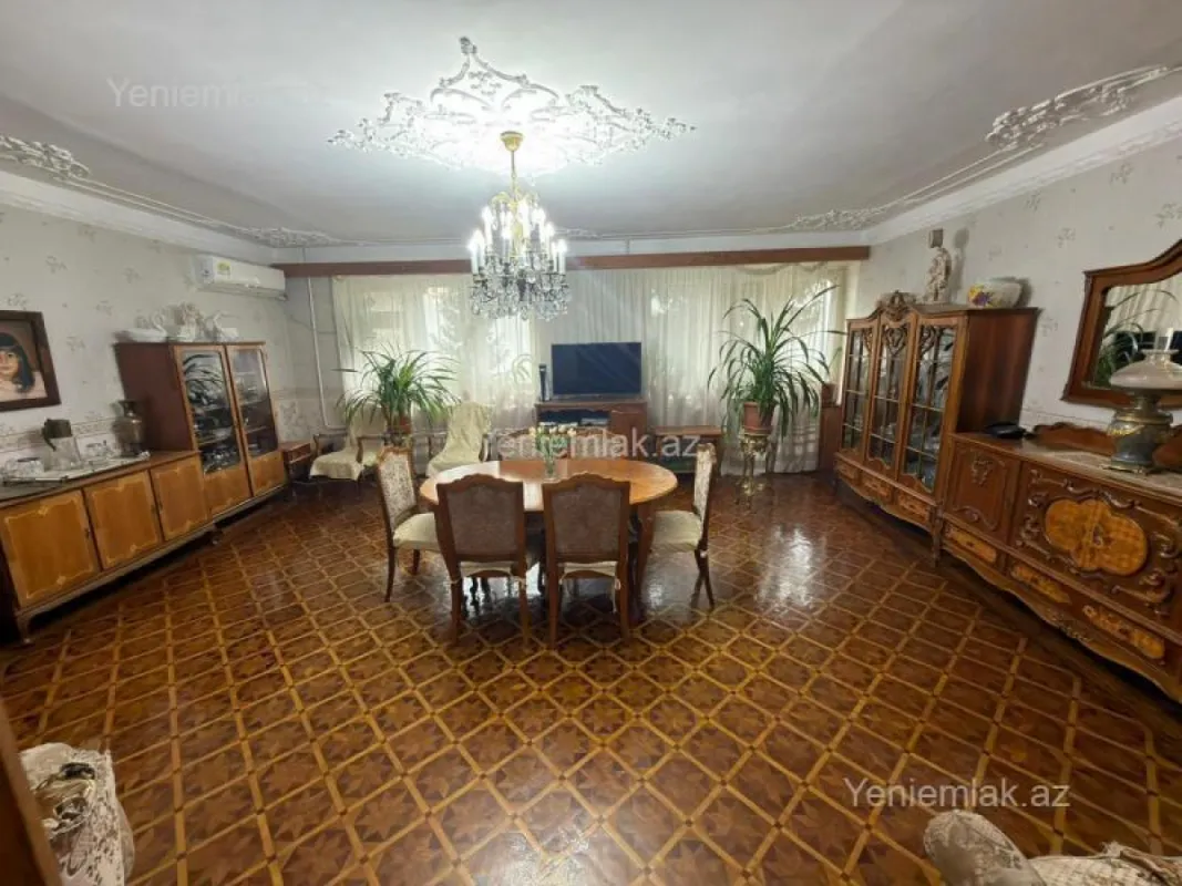 Satılır 5 otaqlı köhnə tikili 110 m²