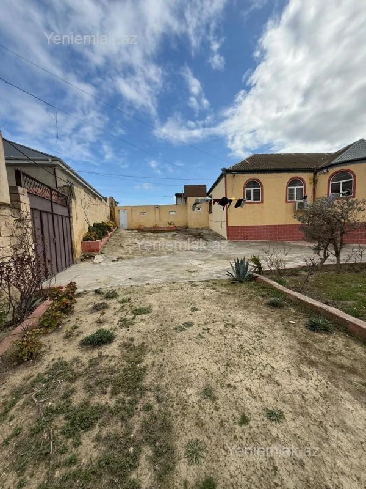 Satılır 7 otaqlı həyət evi 220 m²