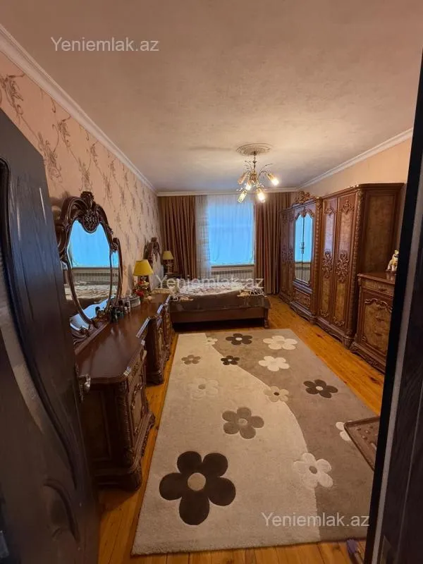 Satılır 7 otaqlı həyət evi 220 m²