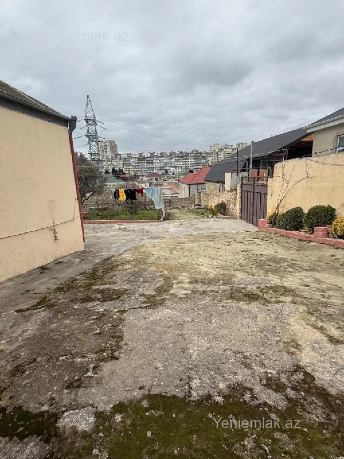 Satılır 7 otaqlı həyət evi 220 m²