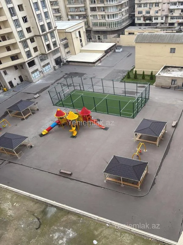 Satılır 3 otaqlı yeni tikili 135 m²