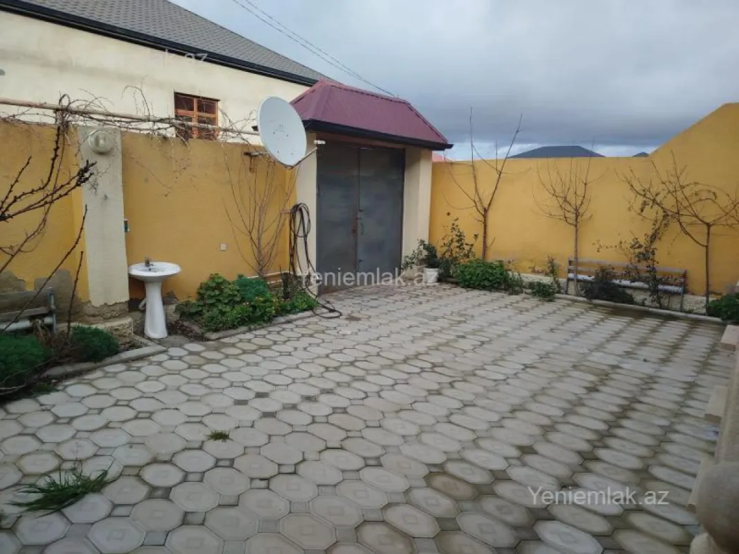Satılır 4 otaqlı həyət evi 120 m²