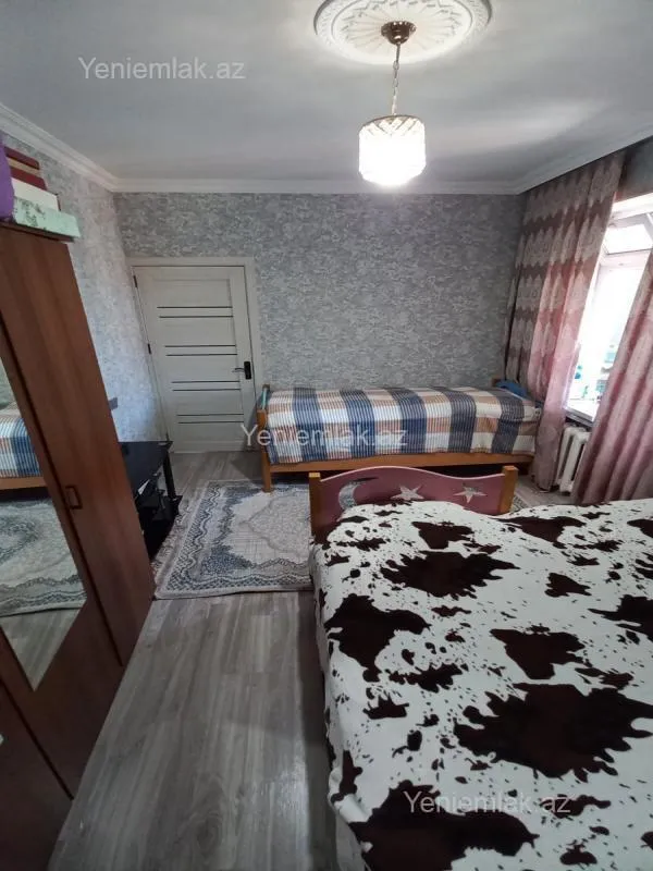 Satılır 2 otaqlı köhnə tikili 65 m²