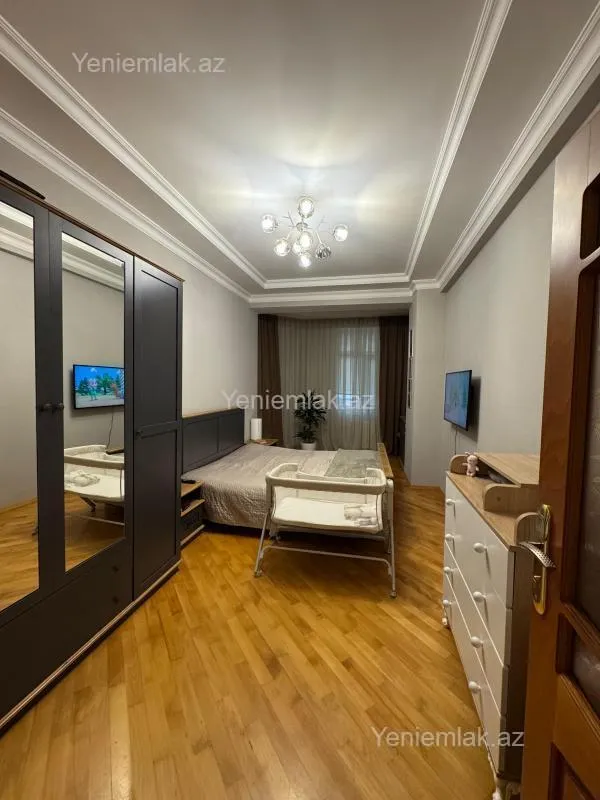 Satılır 3 otaqlı yeni tikili 140 m²