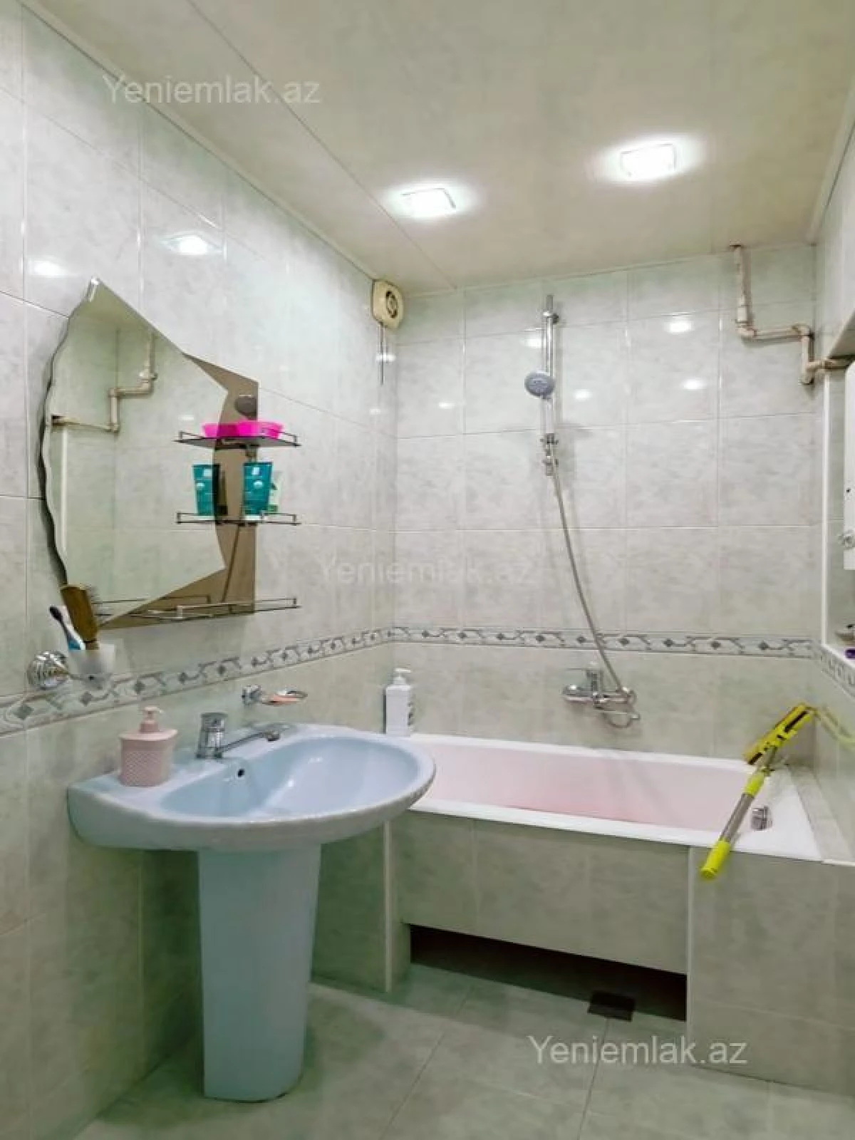 Satılır 3 otaqlı köhnə tikili 90 m²