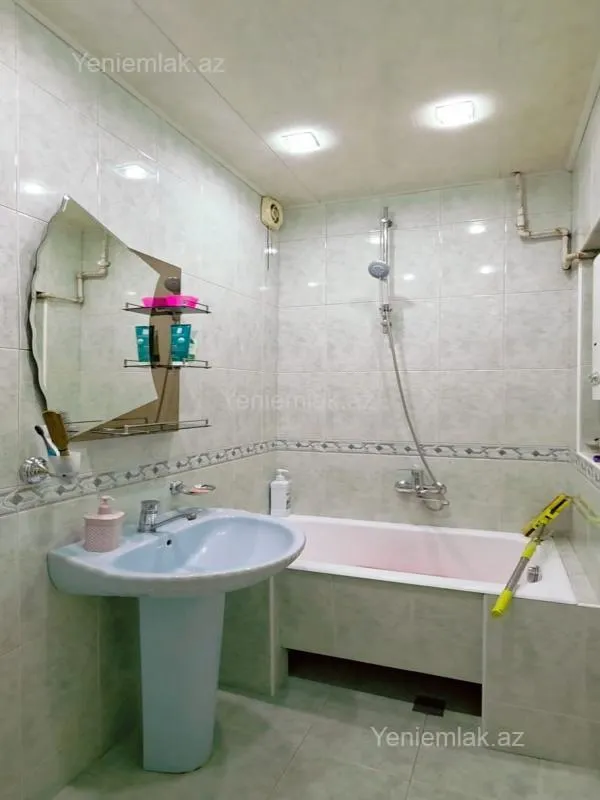 Satılır 3 otaqlı köhnə tikili 90 m²