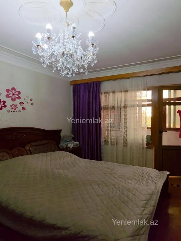 Satılır 3 otaqlı köhnə tikili 90 m²