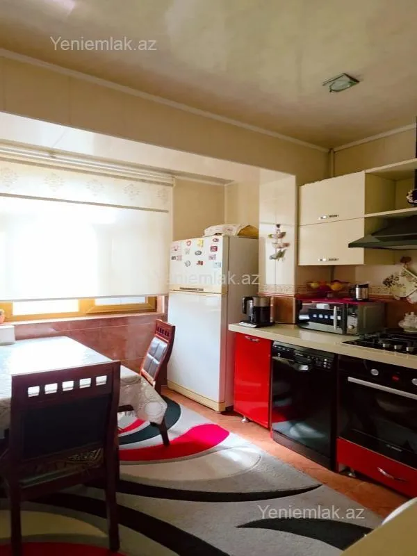 Satılır 3 otaqlı köhnə tikili 90 m²