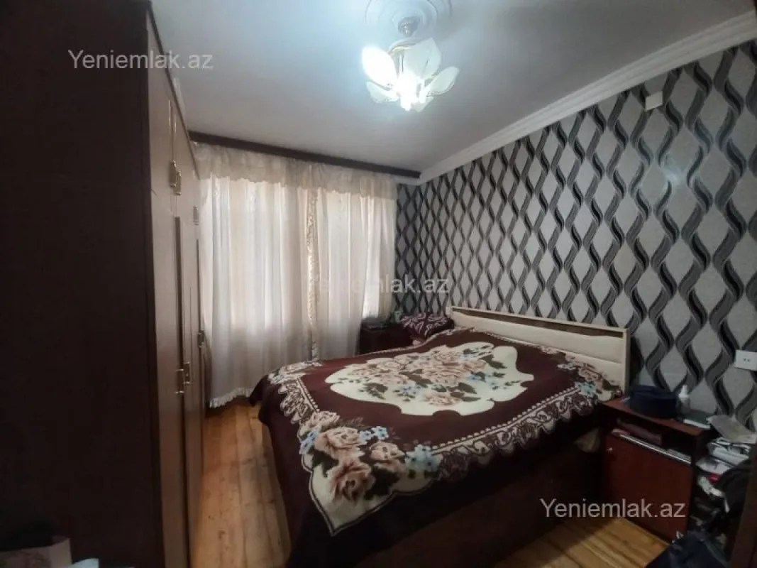 Satılır 2 otaqlı köhnə tikili 55 m²
