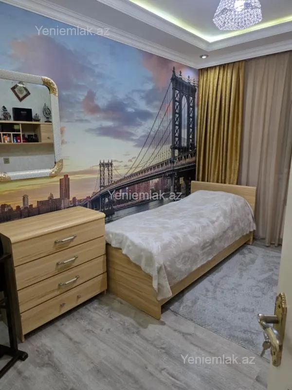 Satılır 4 otaqlı köhnə tikili 110 m²