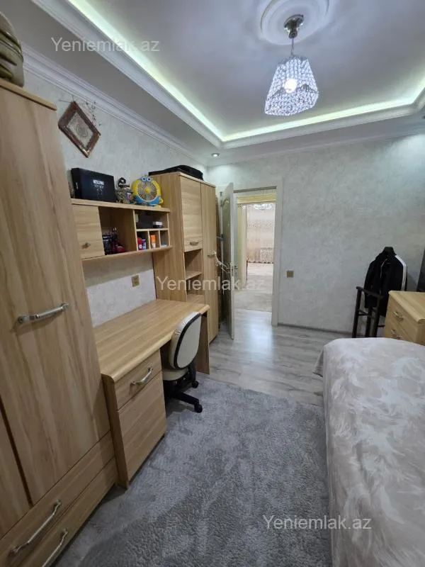 Satılır 4 otaqlı köhnə tikili 110 m²