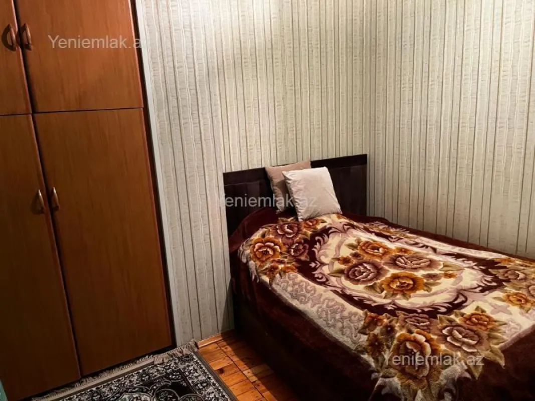 Satılır 2 otaqlı köhnə tikili 55 m²