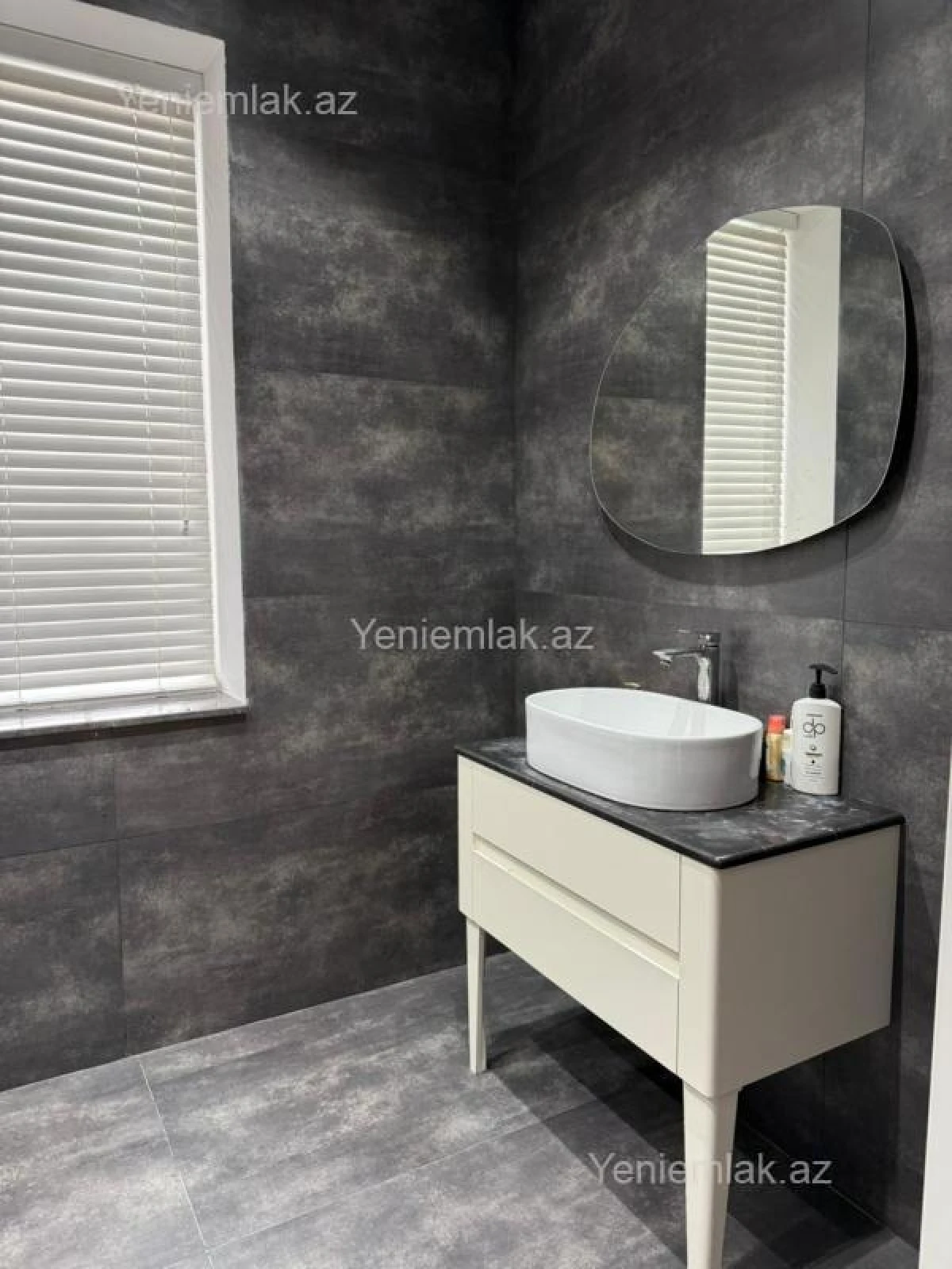 Satılır 4 otaqlı həyət evi 142 m²