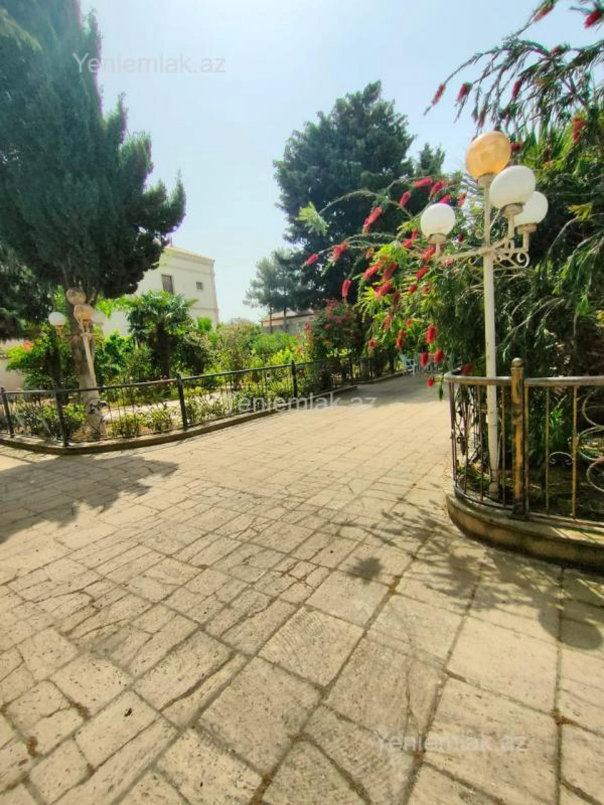 Satılır 4 otaqlı həyət evi 200 m²