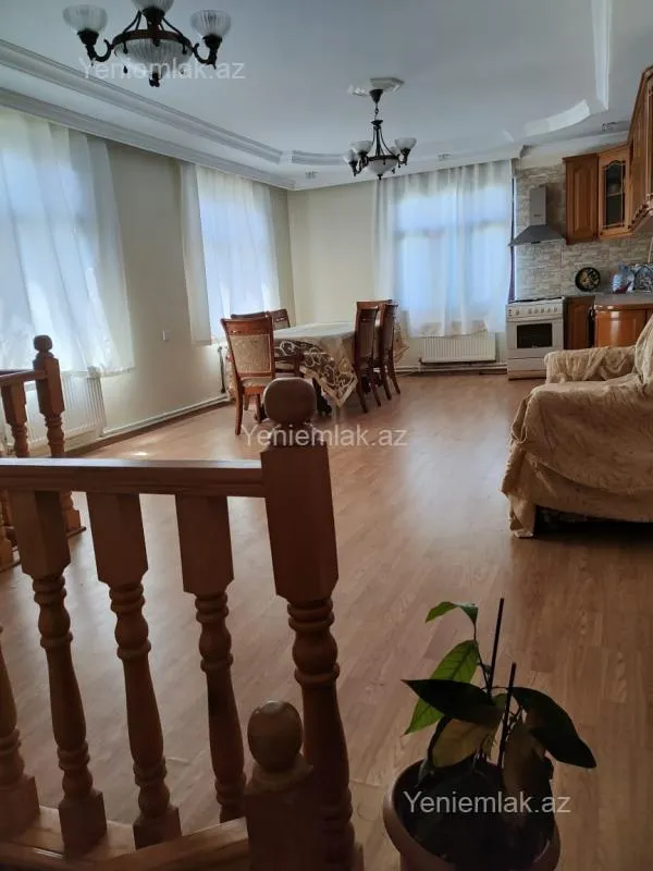 Satılır 4 otaqlı həyət evi 200 m²