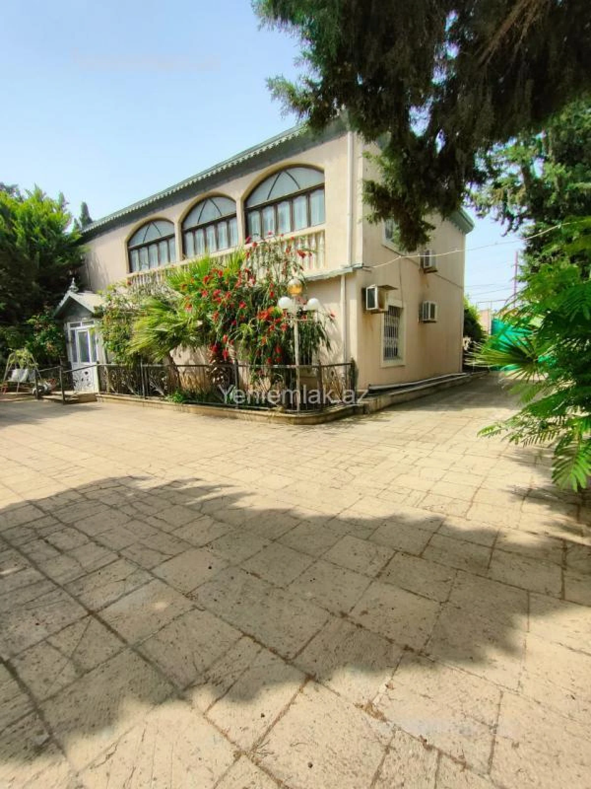 Satılır 4 otaqlı həyət evi 200 m²