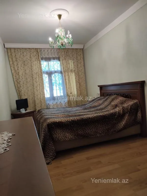 Satılır 4 otaqlı həyət evi 200 m²