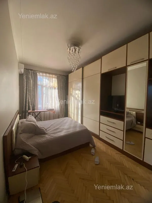 Satılır 4 otaqlı köhnə tikili 100 m²